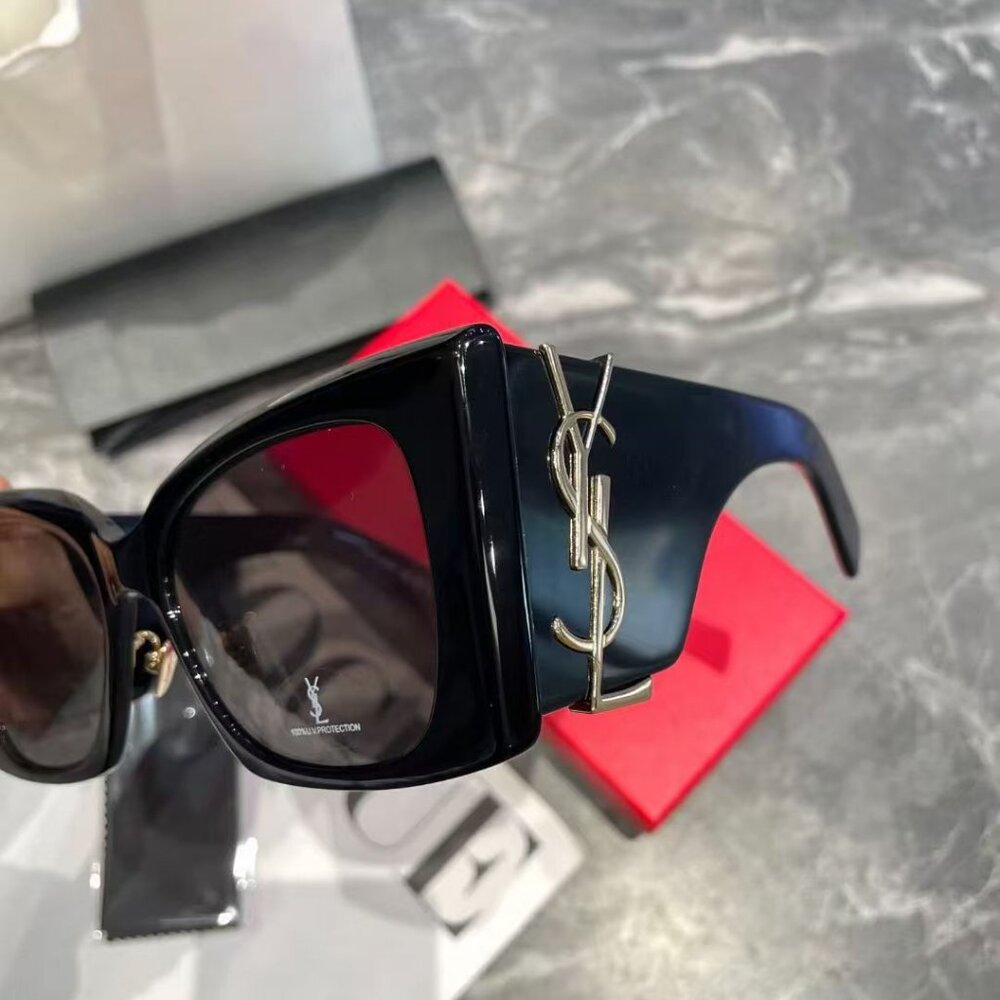 Saint Laurent Sunglasses - Picture 3 of 9